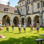 vivez un dimanche convivial à avranches avec des animations, un goûter gourmand, des jeux et des moments d'échanges en famille pour petits et grands.